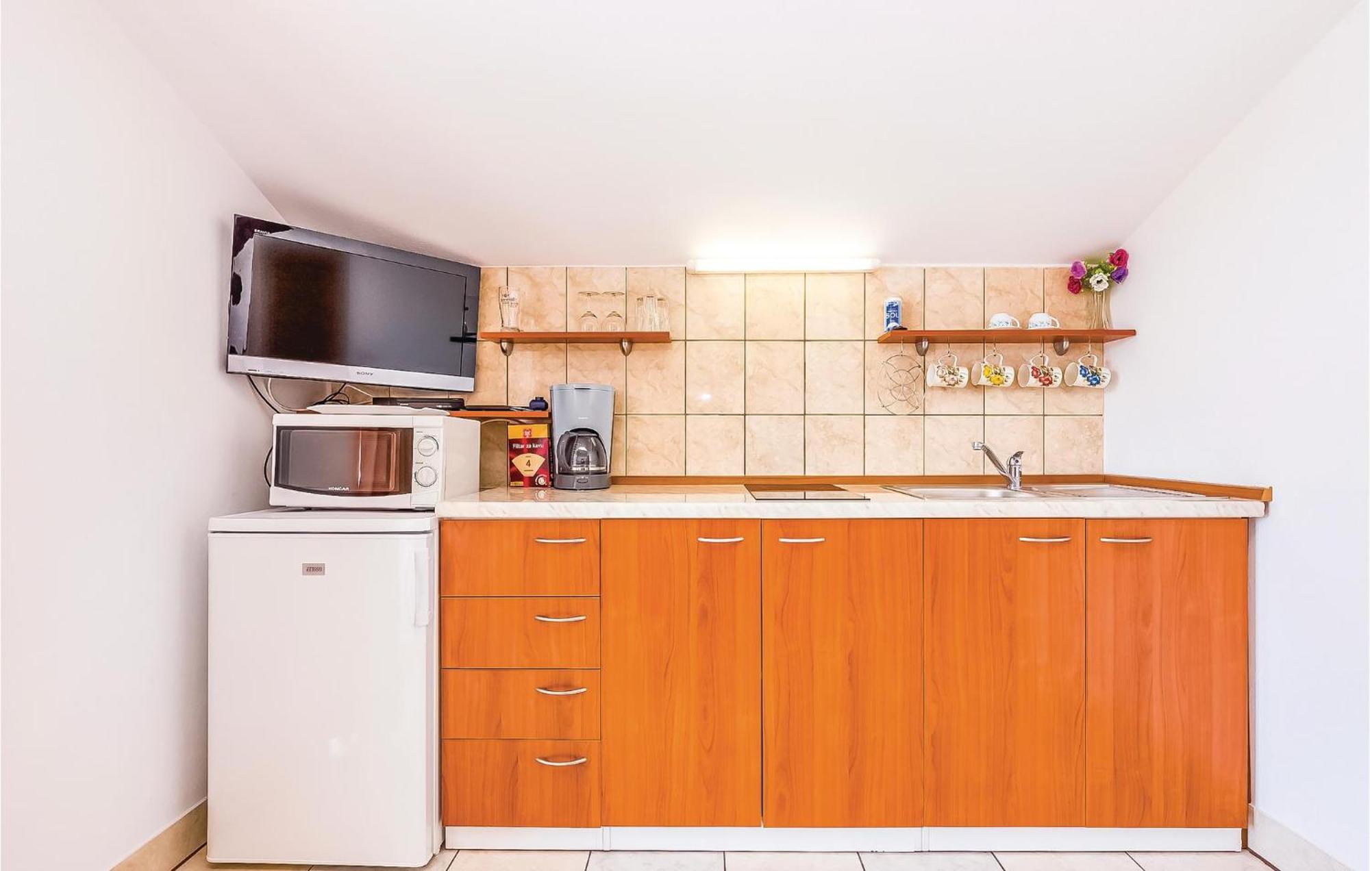 Lovely Apartment In Krk With Wifi Brzac Екстериор снимка